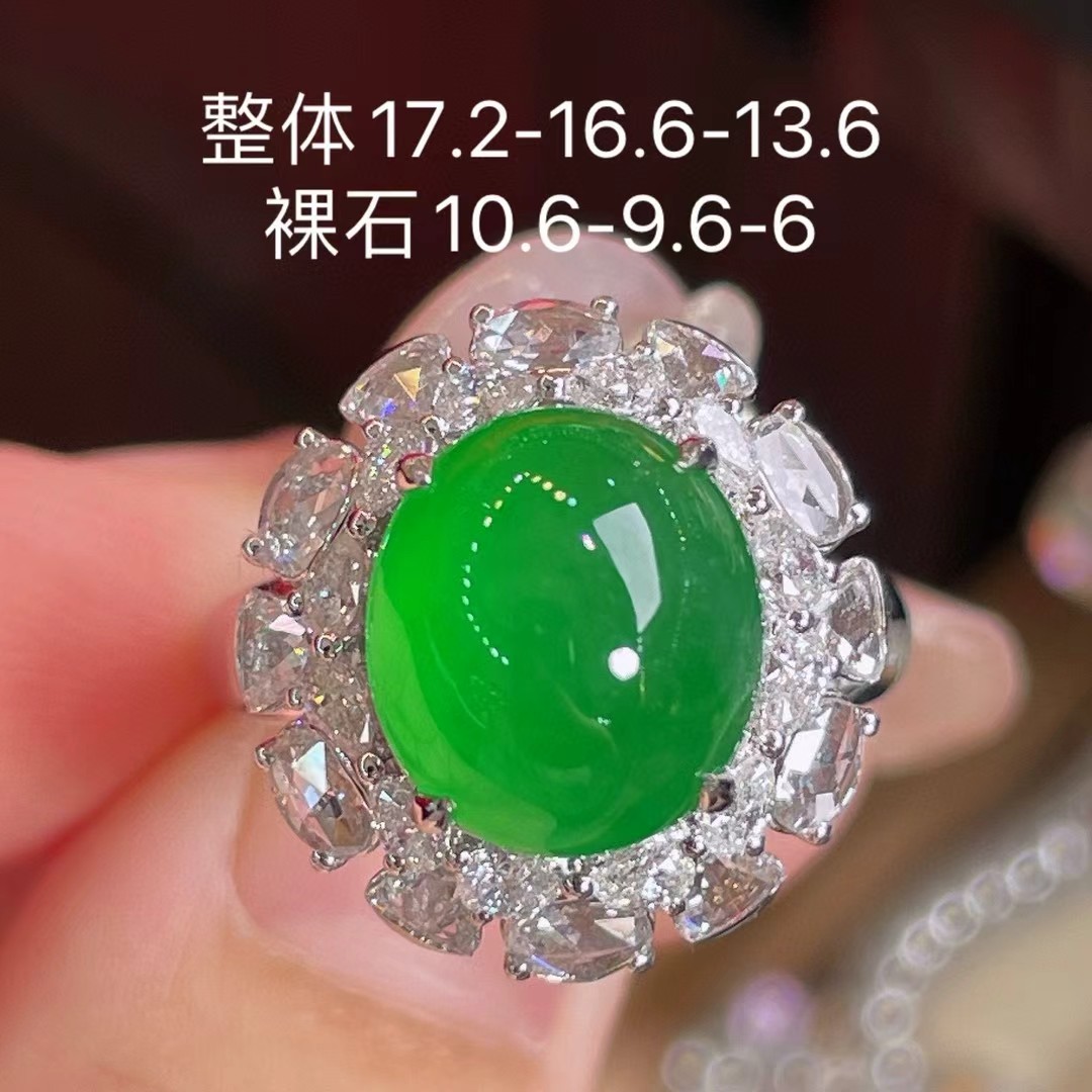 满绿蛋面戒指，大气时尚优雅翡翠迷人气质