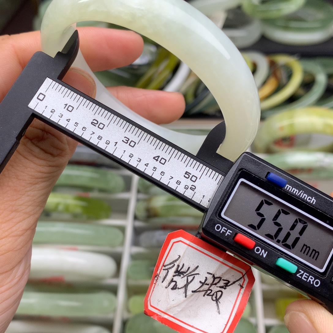 蛇纹石玉未镶嵌手镯508