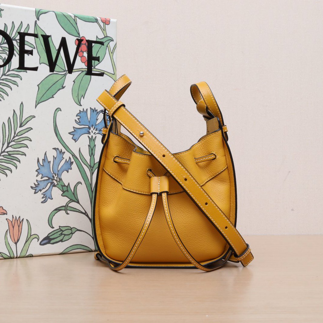 99新 LOEWE/罗意威 【娇活动】吊床包 黄色 皮革C 银扣 478071