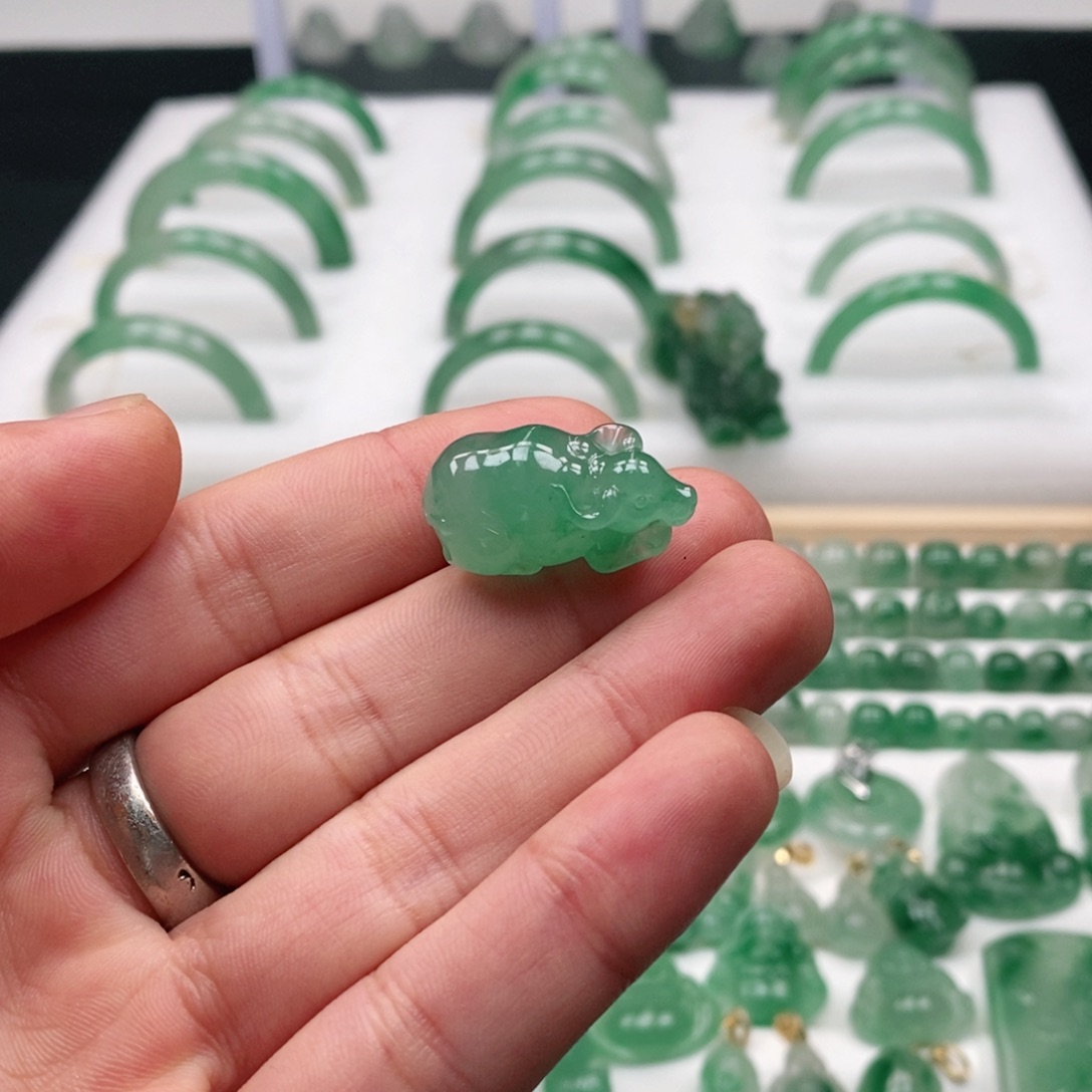 石英质玉颈饰未镶嵌