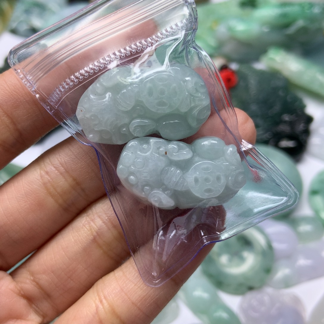 翡翠颈饰未镶嵌天然翡翠