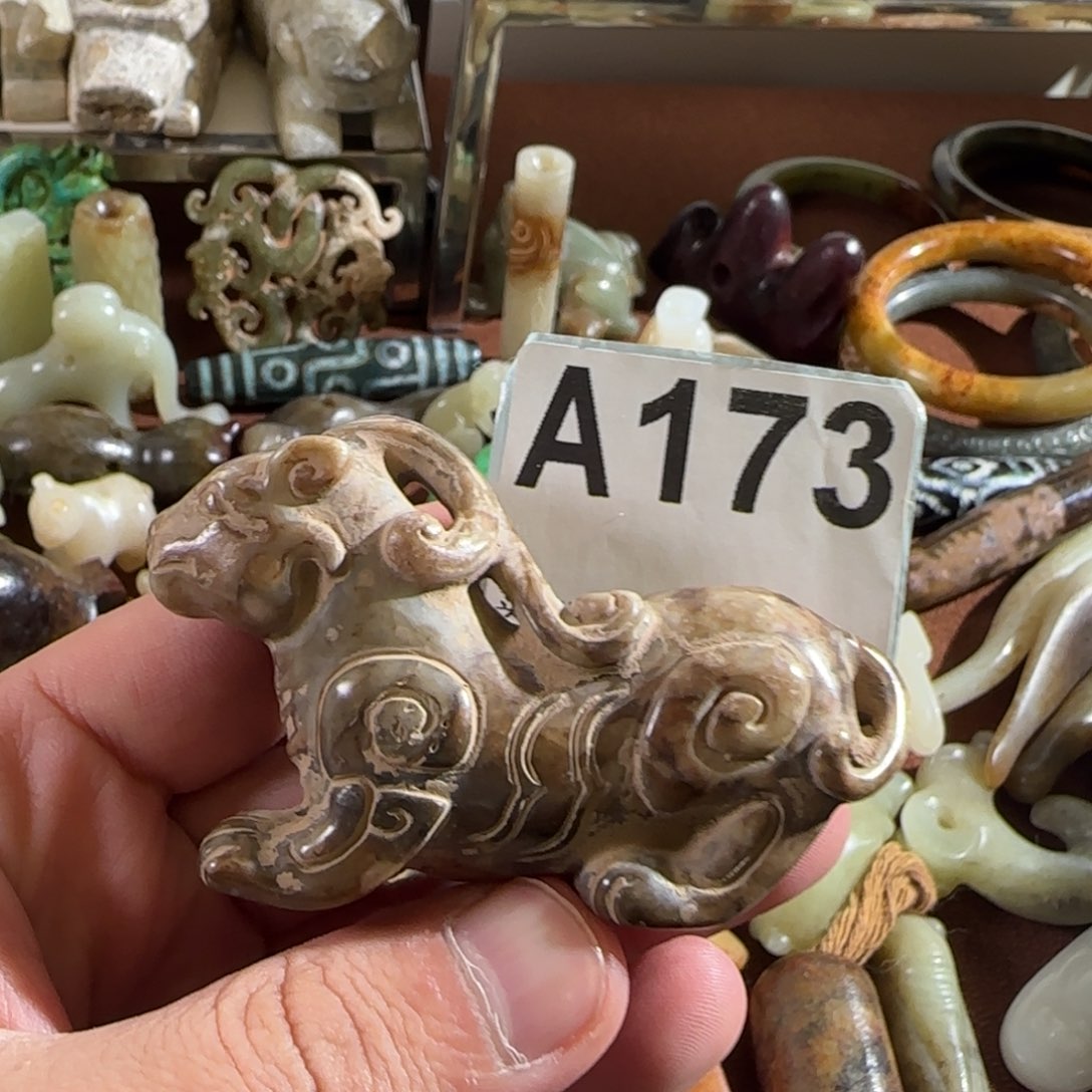 未镶嵌蛇纹石玉颈饰