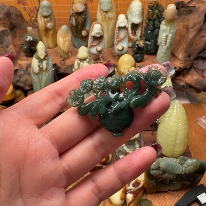 蛇纹石玉未镶嵌吊坠
