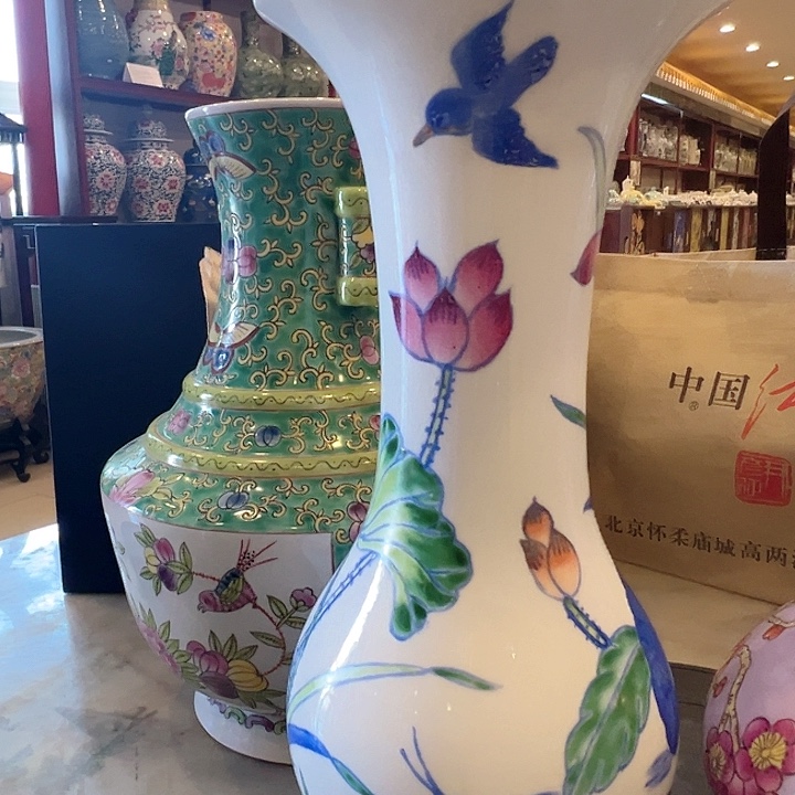 陶瓷手绘粉彩荷花花菇瓶