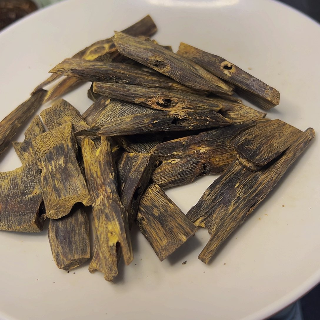 用***0沉香沉香碎屑紫罗兰沉水块料65克