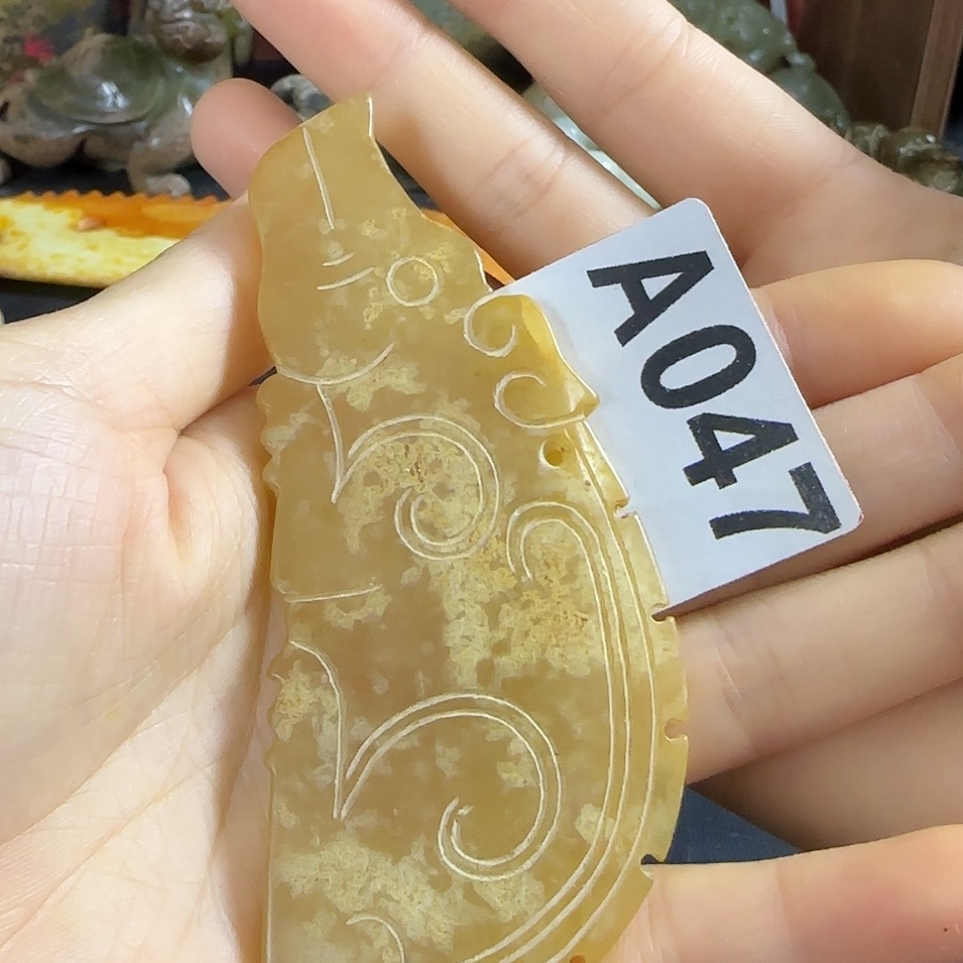 透闪石质玉未镶嵌挂件