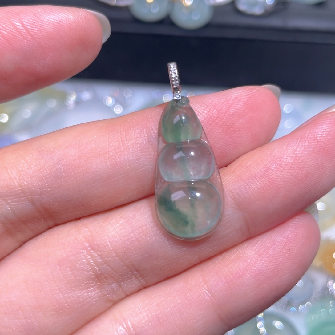 颈饰18K金镶嵌翡翠翡翠