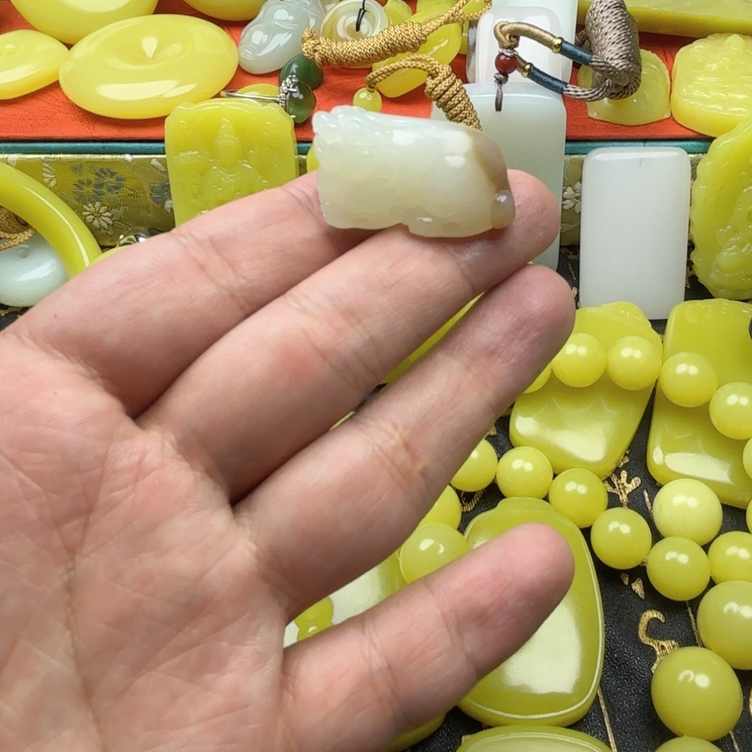 小****布新疆糖白小貔貅