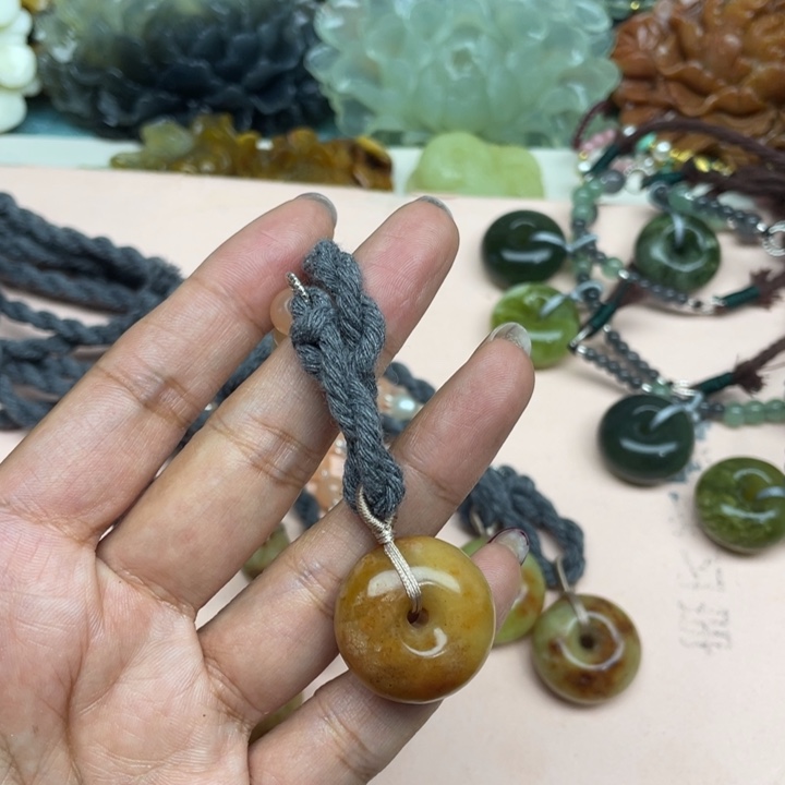 花***海蛇纹石玉未镶嵌颈饰