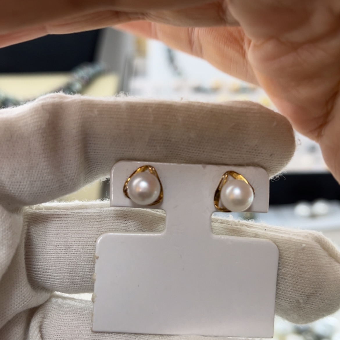 【闪购商品】海水珍珠耳饰18K金镶嵌6-7mmAK