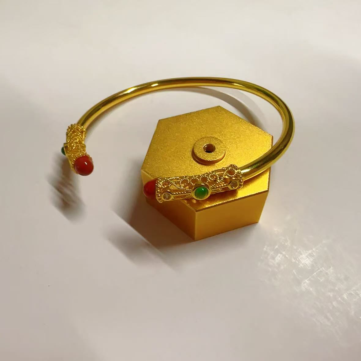 J4 天然川料南红满色满肉奢华圆条开口手镯