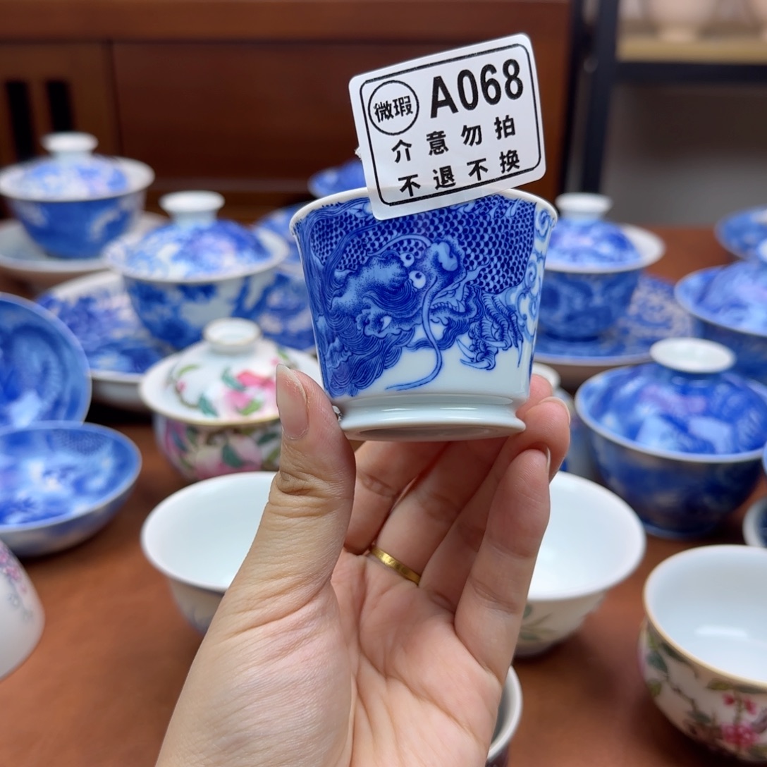 景德镇的瓷器手绘杯子