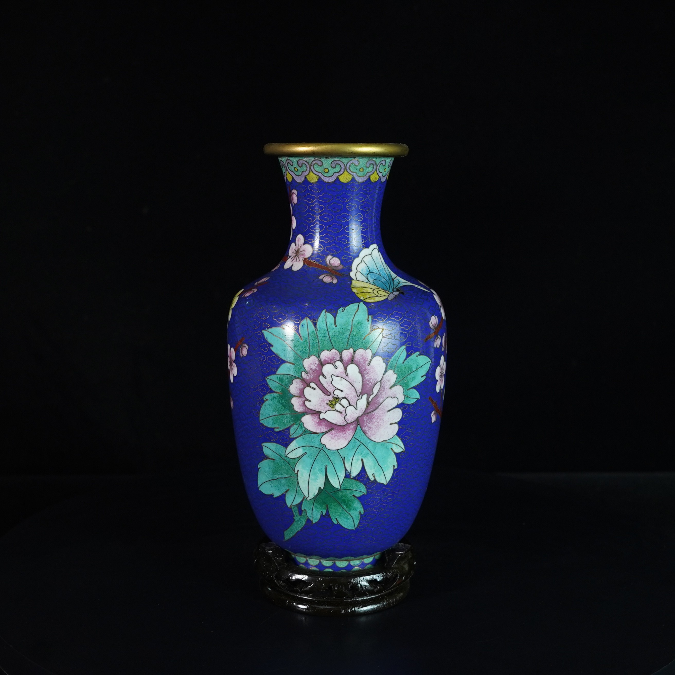 LABC250210001【十竹斋】创汇期掐丝珐琅蓝地蝶恋花赏瓶