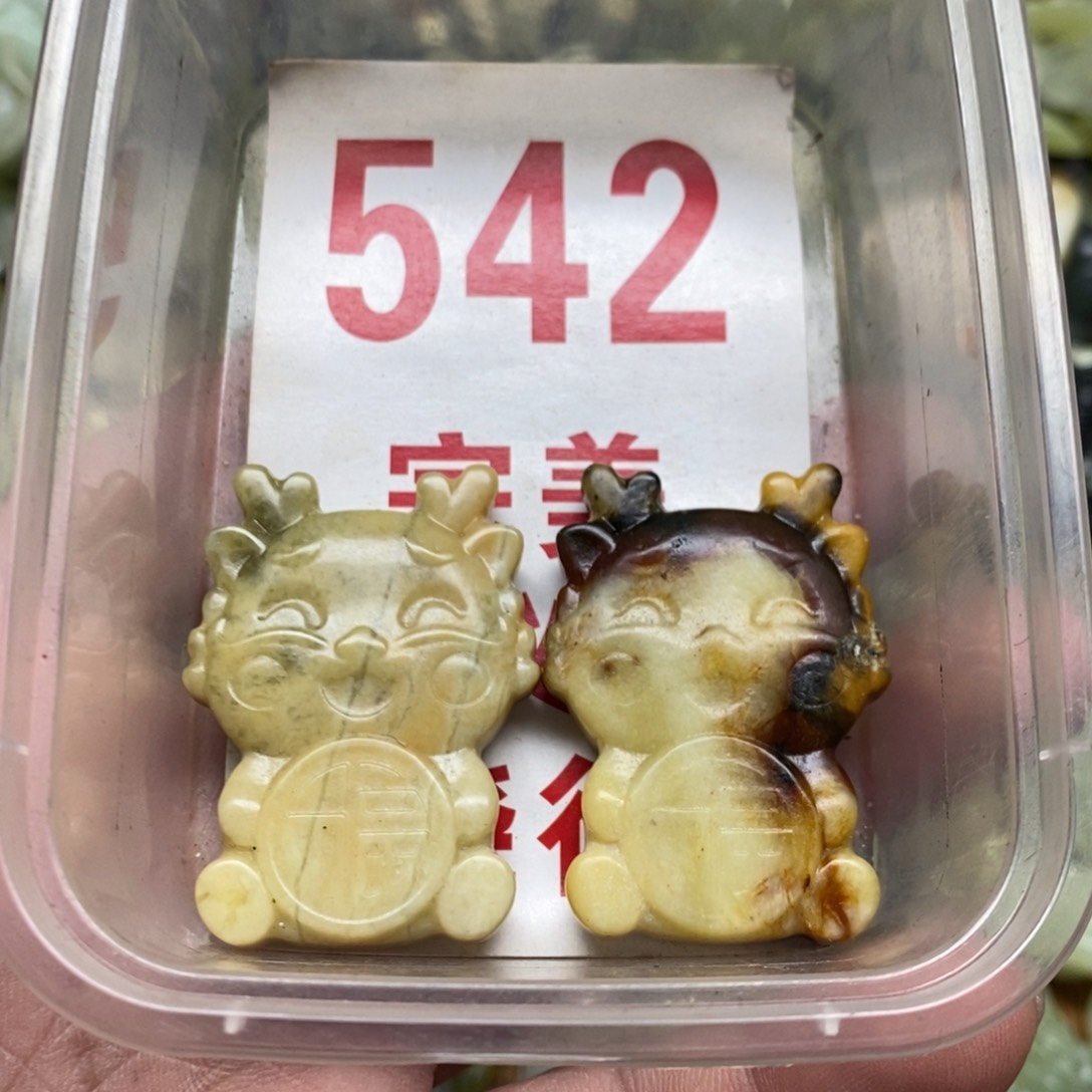 蛇纹石玉挂坠未镶嵌