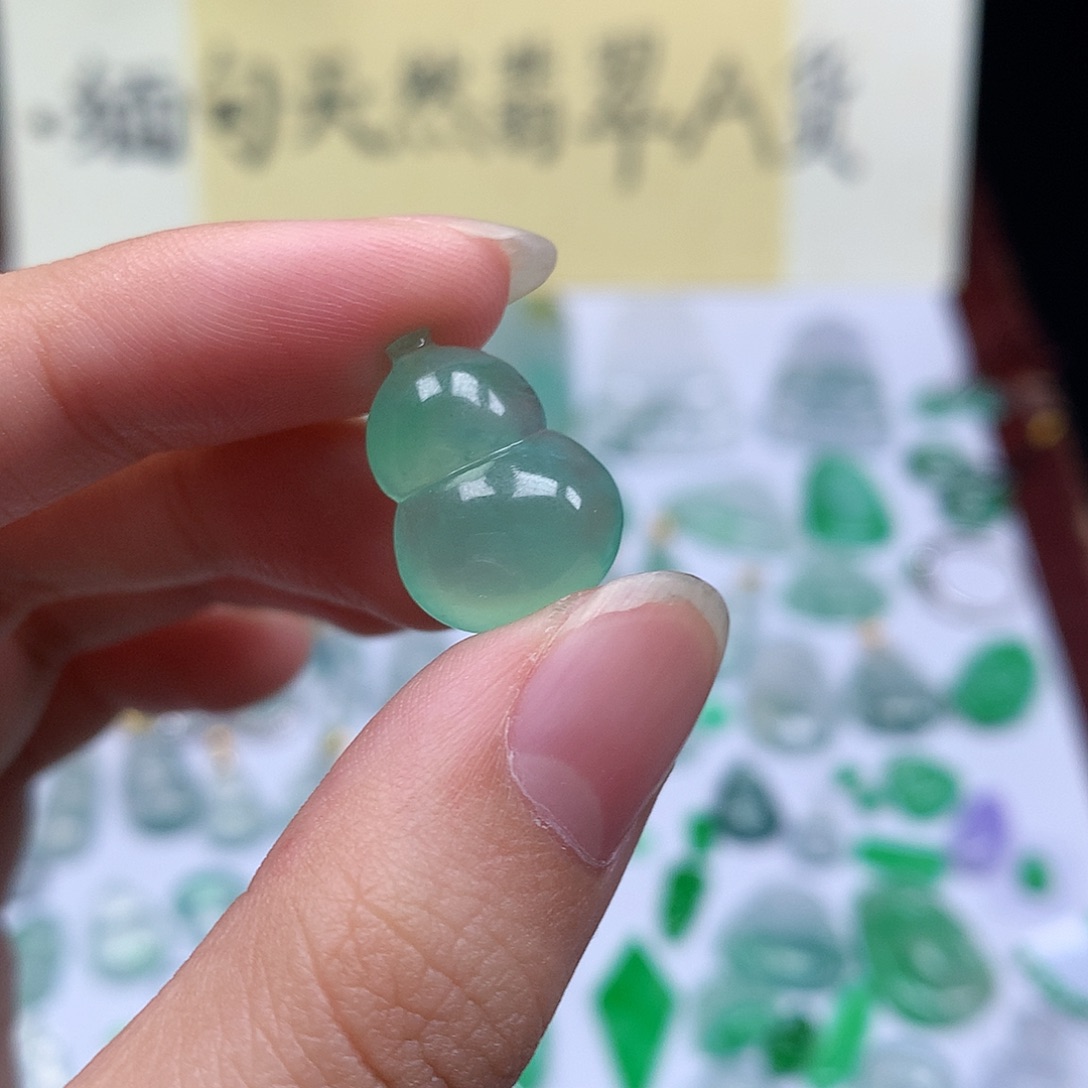 翡翠裸石缅甸天然A货翡翠甜绿葫芦