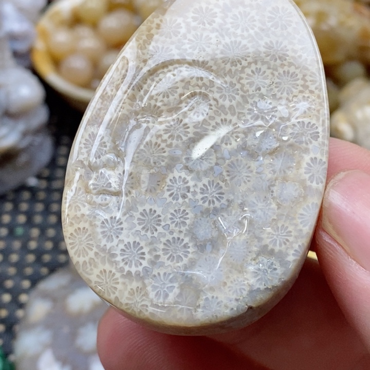 石英质玉颈饰未镶嵌