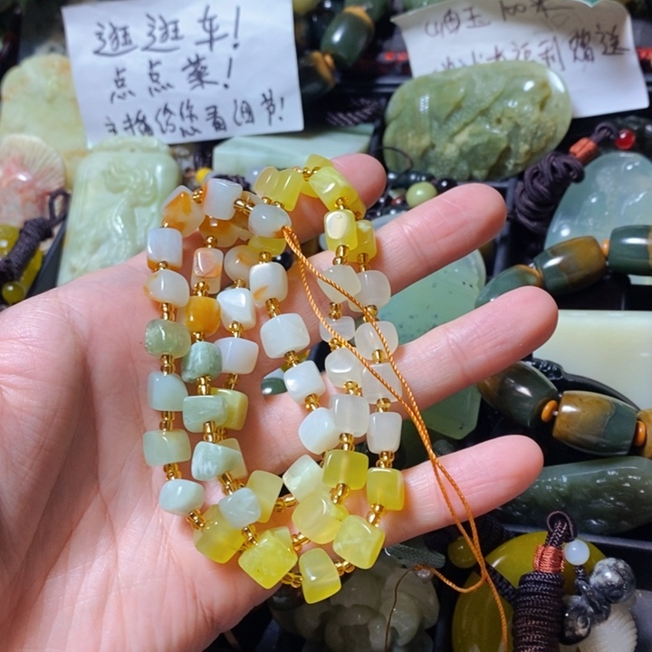 蛇纹石玉颈饰未镶嵌