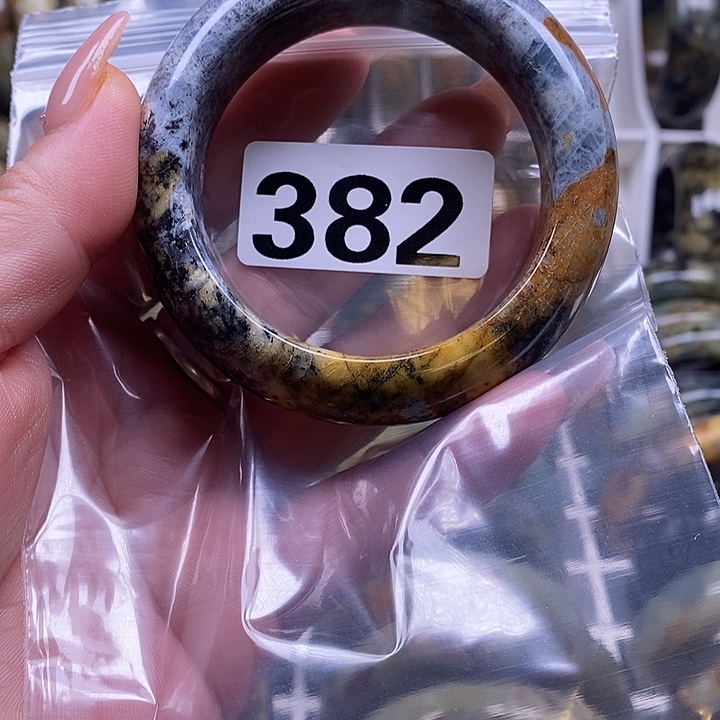 火***斯蛇纹石玉未镶嵌手镯