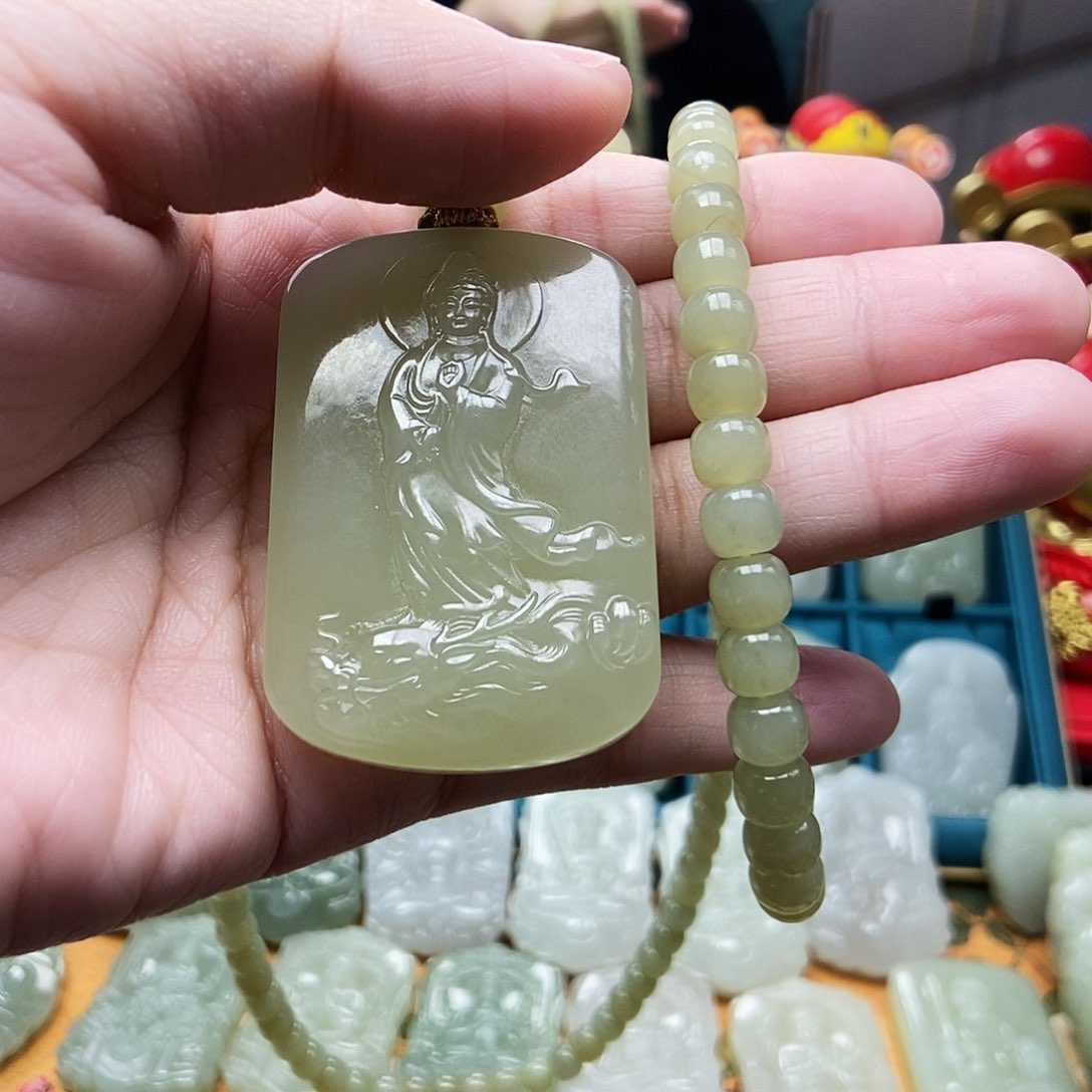 和田玉颈饰未镶嵌小*?