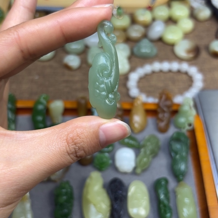 和田玉颈饰未镶嵌