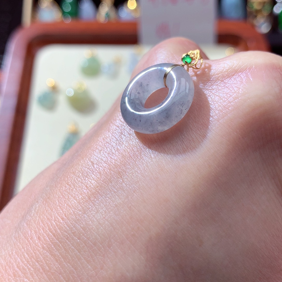 翡翠颈饰18K金镶嵌翡翠