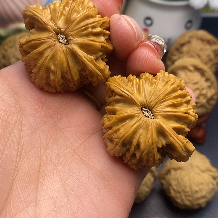 一***情文玩核桃吊坠正磨44