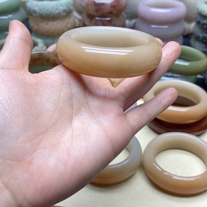 石英岩玉手镯未镶嵌