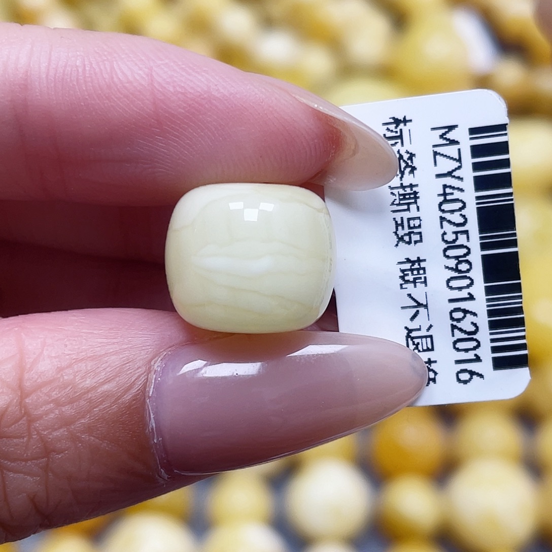 蜜蜡未镶嵌裸石13.4*11.3mm