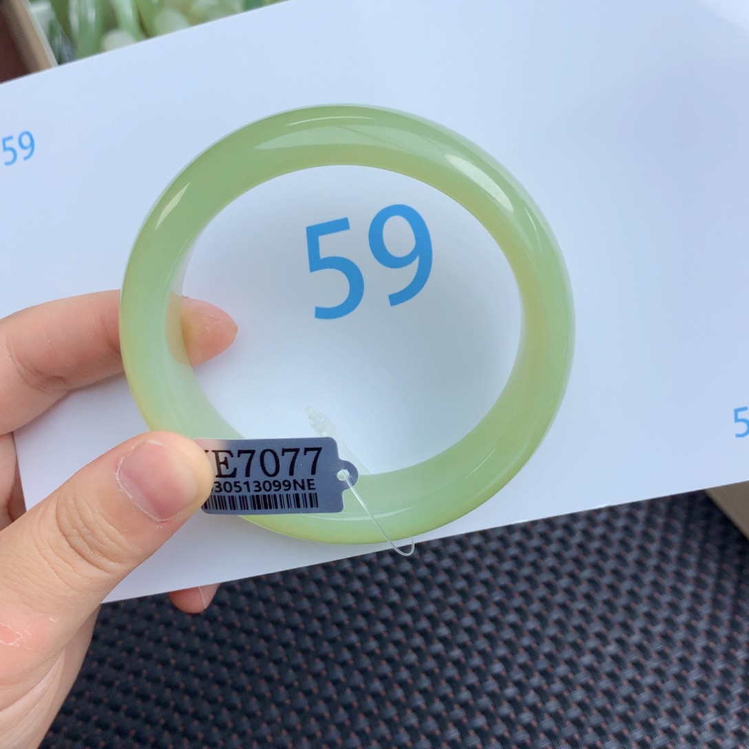 流***殇和田玉手镯未镶嵌