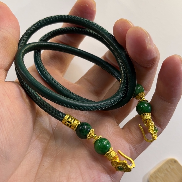 翡翠吊坠(赠链)未镶嵌代编织