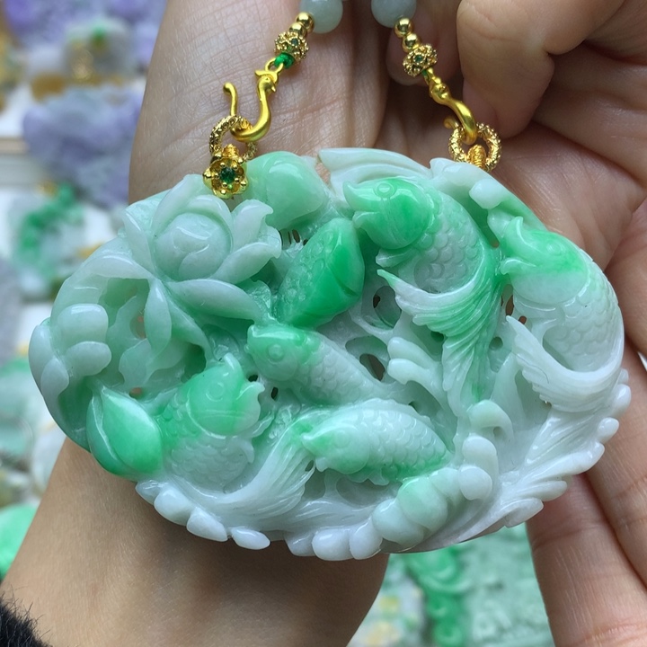 翡翠颈饰未镶嵌翡翠