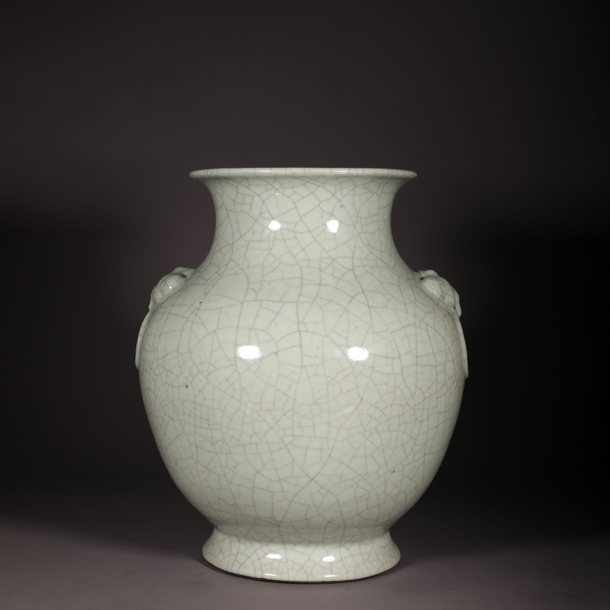 LOT012407 清乾隆 仿官釉铺兽衔环耳尊