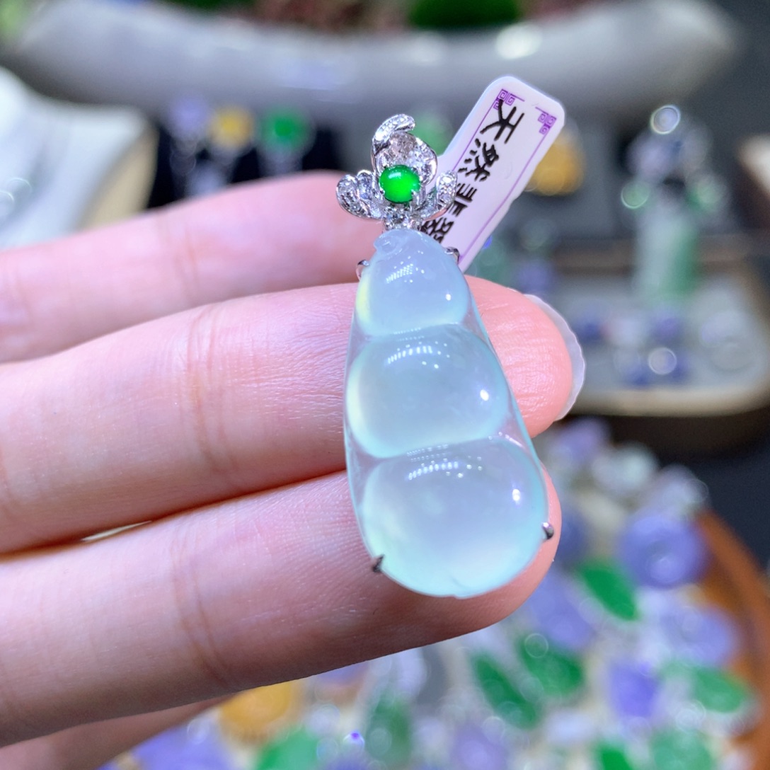 【闪购商品】翡翠颈饰18K金镶嵌翡翠吊坠项链