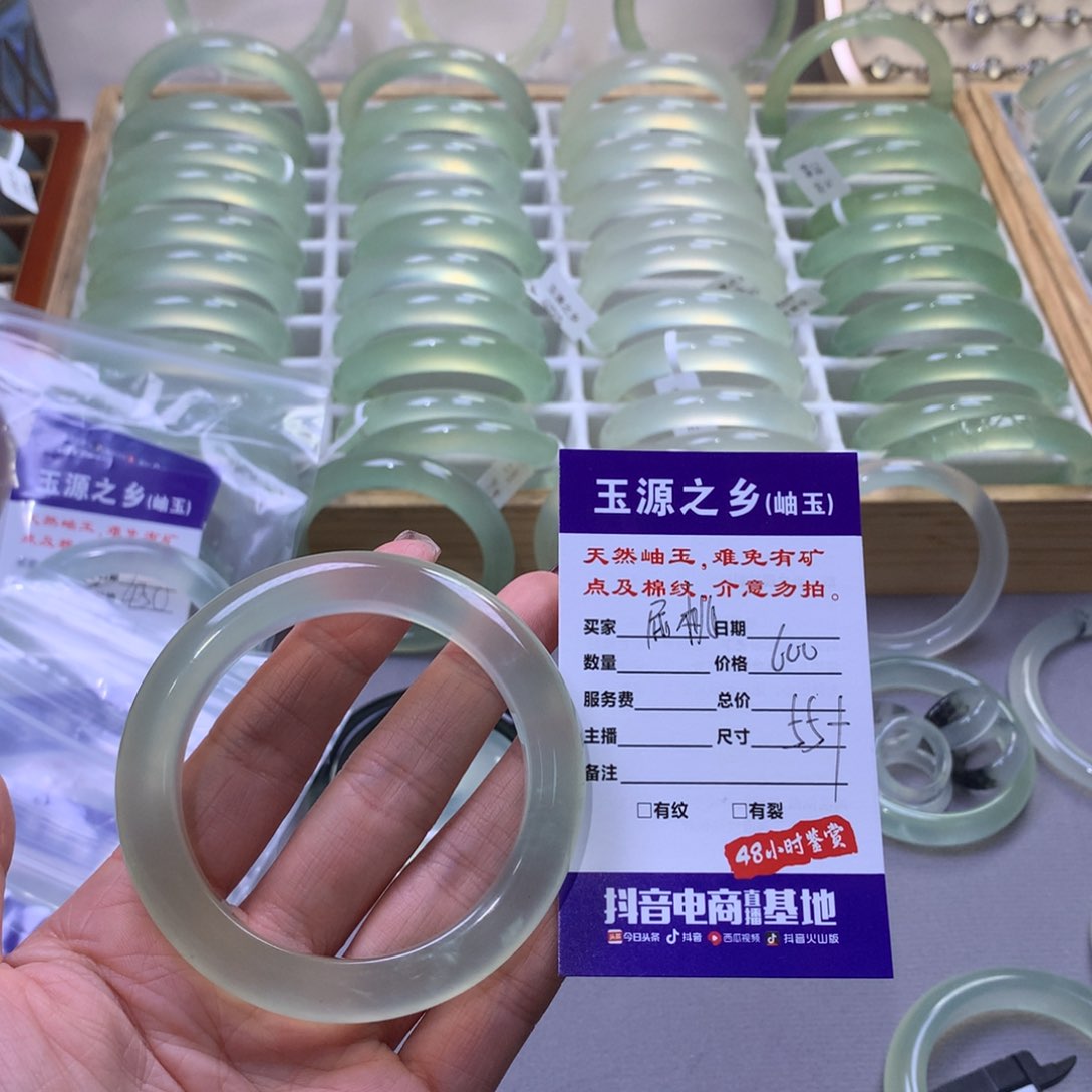 蛇纹石玉手镯未镶嵌屁***咪