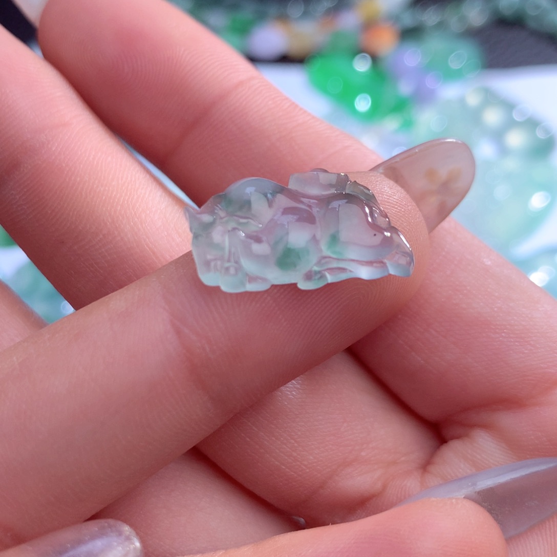 翡翠未镶嵌颈饰缅甸