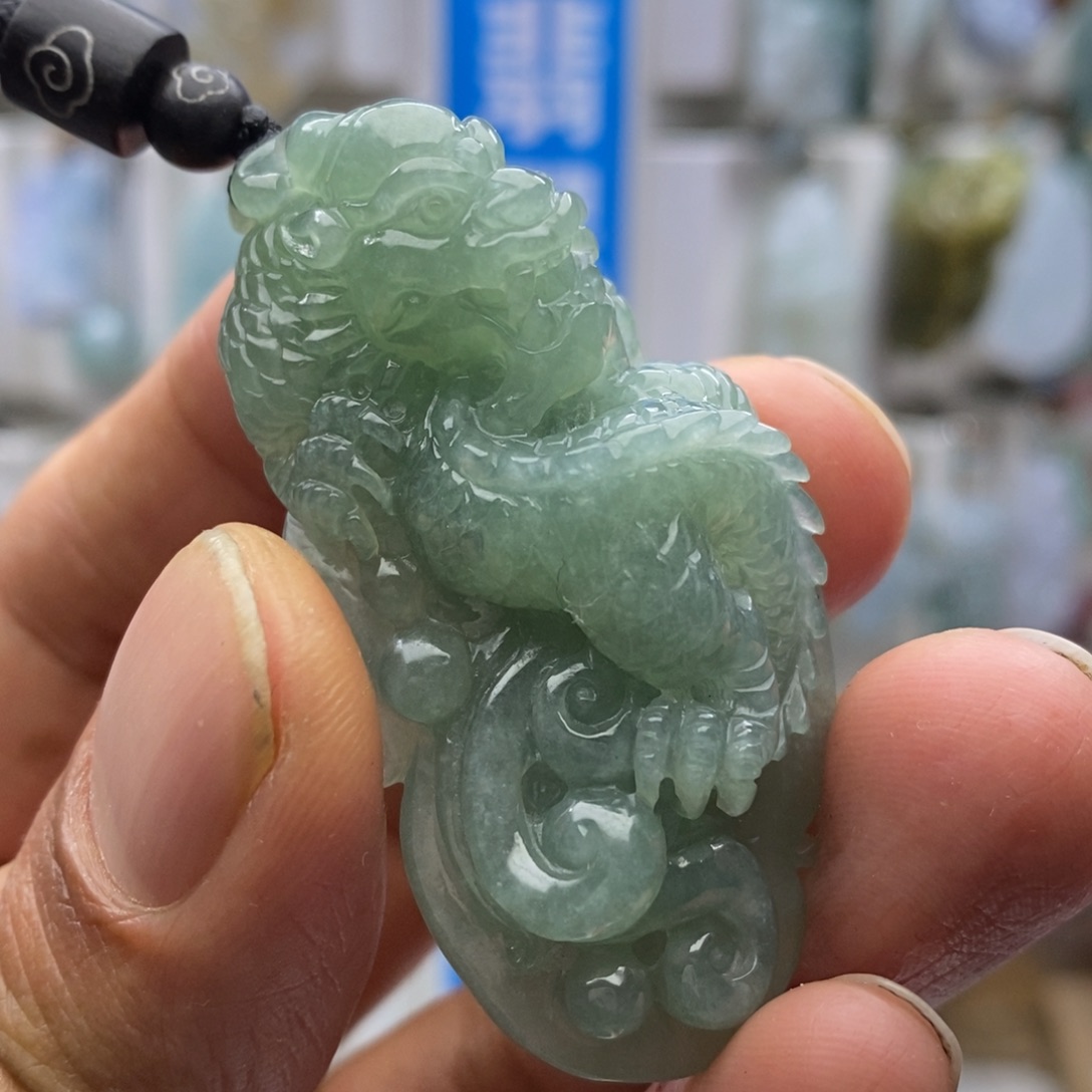 翡翠颈饰未镶嵌龙