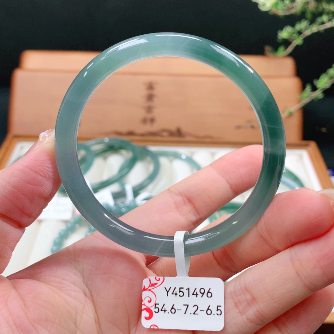 翡翠手镯未镶嵌天然