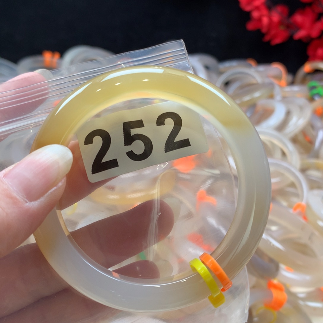 玛瑙/玉髓手镯未镶嵌