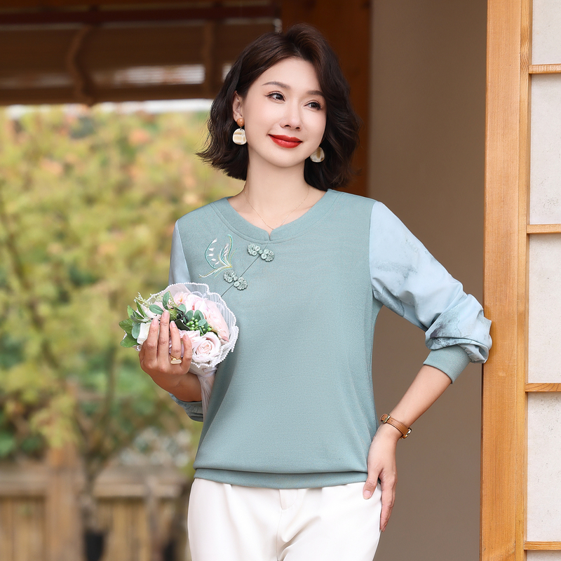 妈妈秋装针织衫上衣大码洋气中老年女春秋时尚套装长袖小衫