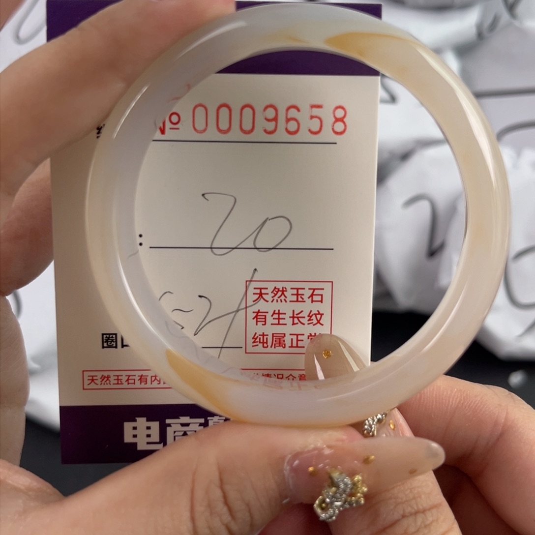 玛瑙/玉髓手镯未镶嵌9658