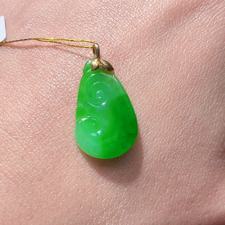 翡翠挂件18K金镶嵌翡翠