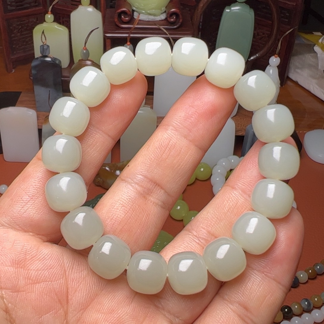 用***6和田玉未镶嵌颈饰