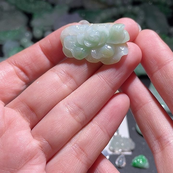 颈饰未镶嵌翡翠天