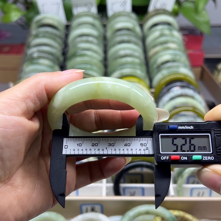 蛇纹石玉未镶嵌手镯11