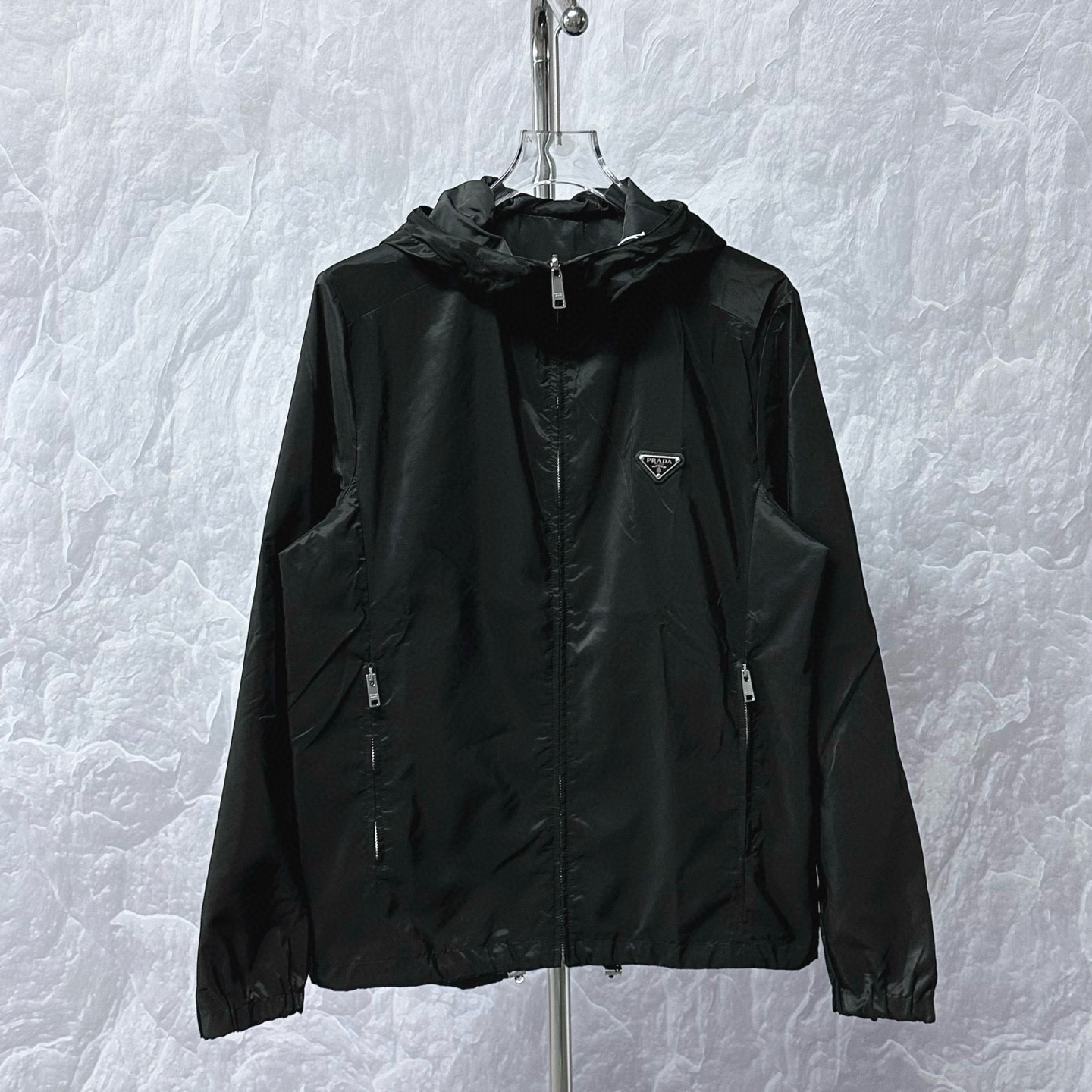 未使用 Prada/普拉达 SS24金属三角标双面连帽拉链外套52码D16725