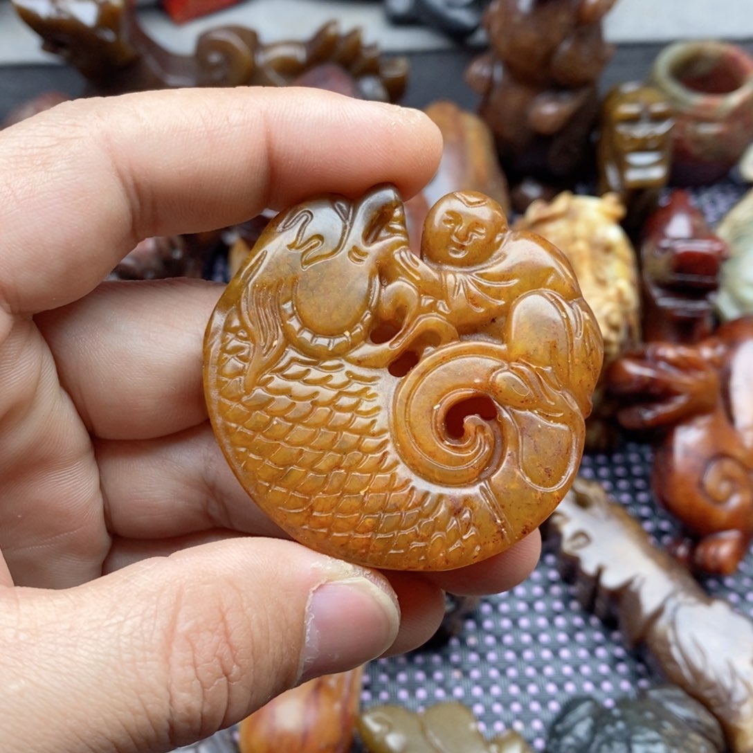 蛇纹石玉未镶嵌颈饰