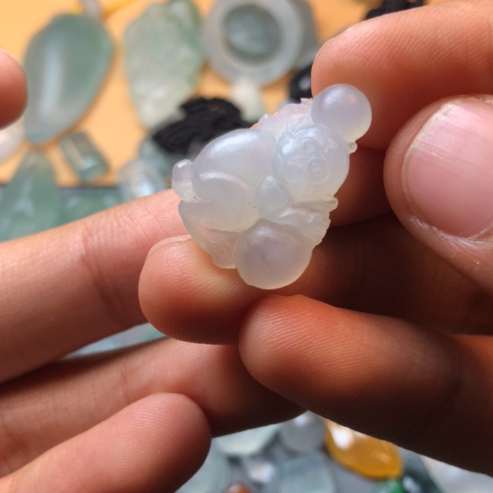 定制翡翠未镶嵌挂件