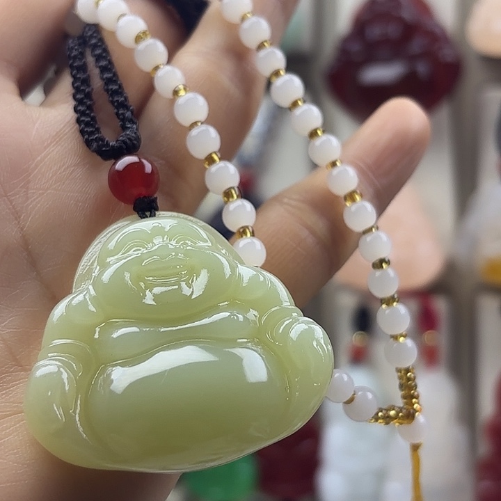 琦***宝石英质玉未镶嵌颈饰