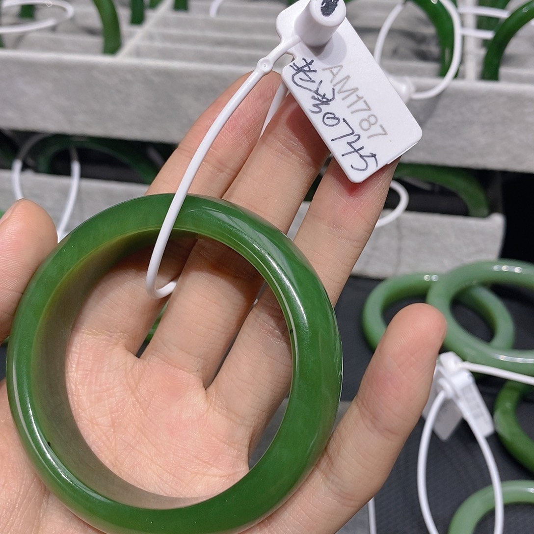 暖***阳和田玉（碧玉）未镶嵌手镯