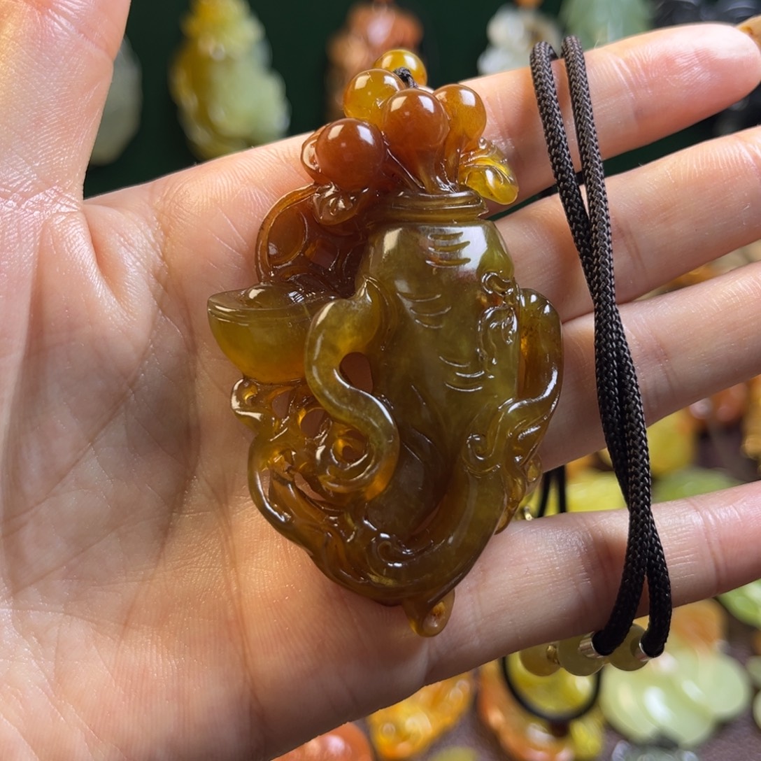 蛇纹石玉未镶嵌颈饰